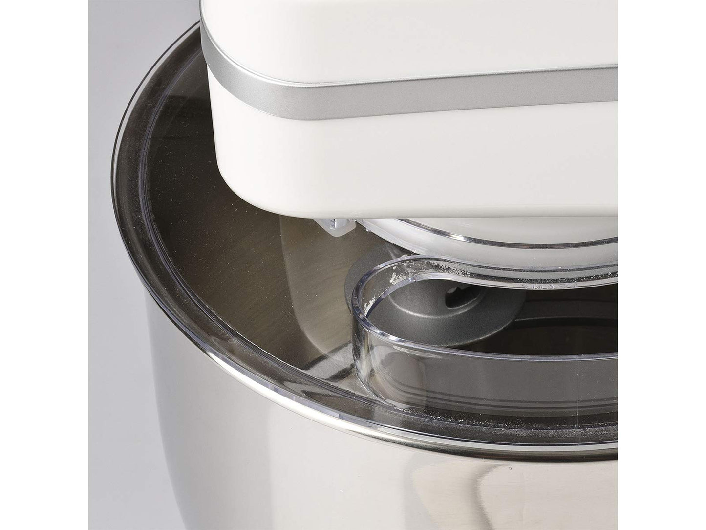 Girmi IM30 es una **amasadora profesional** de 1300W ideal para panadería y repostería.